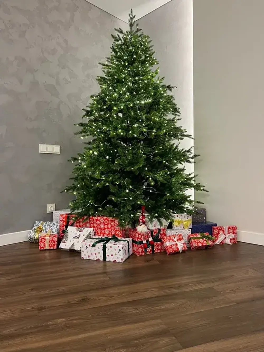 Ель искусственная «Сириус» (Литая хвоя) 215 см / 2,1 м