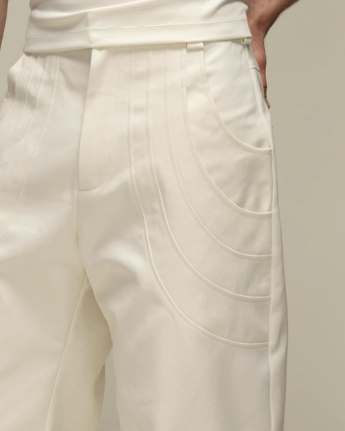 Молочные брюки 