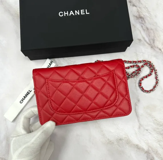 Сумка-кошелек Chanel Wallet On A Chain красный