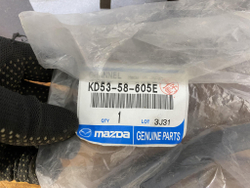 Уплотнитель стекла переднего правого Mazda CX-5 1 (KE) 11-17 Новое Оригинал KD5358605E