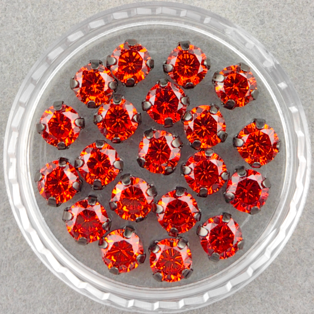 Фианиты шатоны в оправах, оранжевый/темная сталь