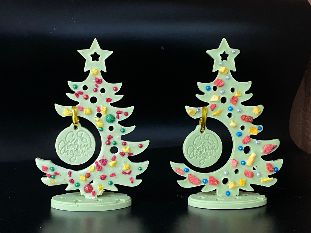 Шоколадная елочка с ягодами