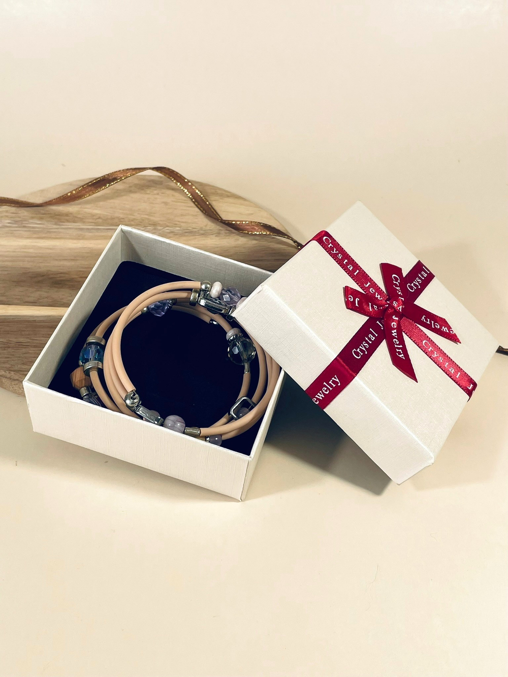 Браслет с бусинами гибкий бежевый