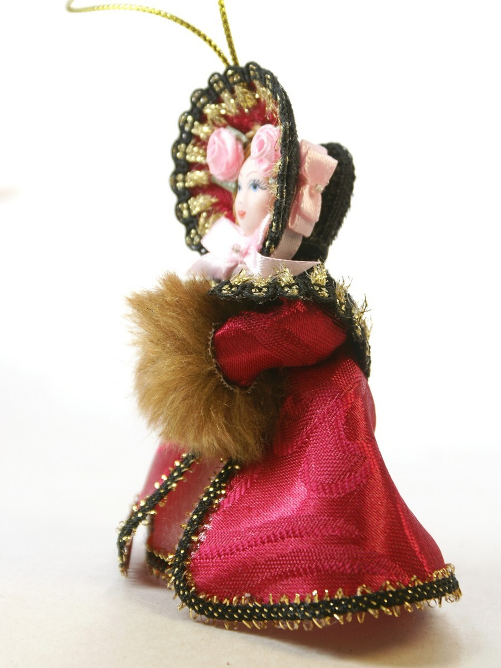Кукла-подвеска Девушка пушкинской эпохи с муфтой
