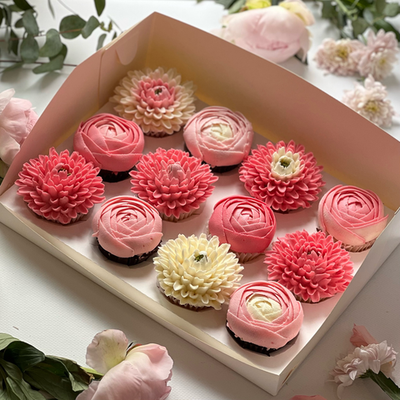 Набор капкейков пионы и хризантемы из творожного крема 12 штук