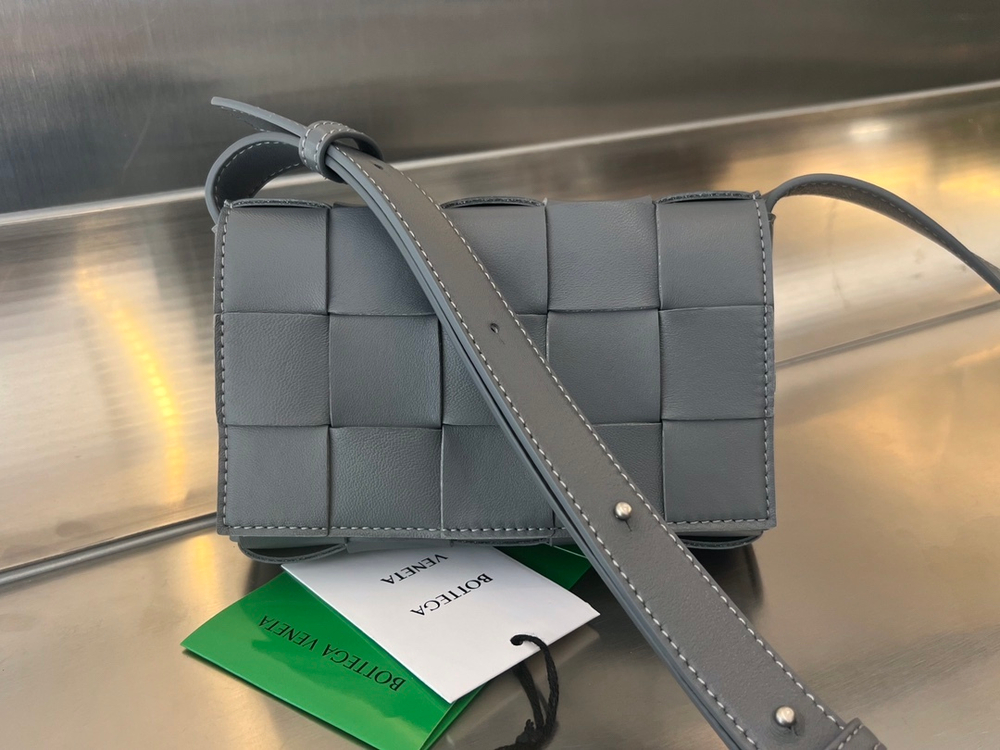 Bottega Veneta Small Cassette 19 cm