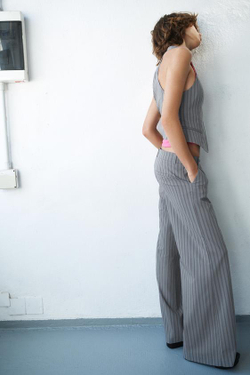 ZARA БРЮКИ КЛЕШ В ТОНКУЮ ПОЛОСКУ, СЕРО-СИНИЙ