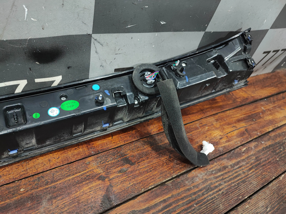 Фонарь задний центральный Geely Boyue Cool Б/У Оригинал 8893645080