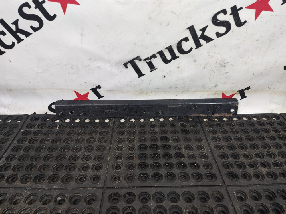 Кронштейн интеркулера правый 2020г.