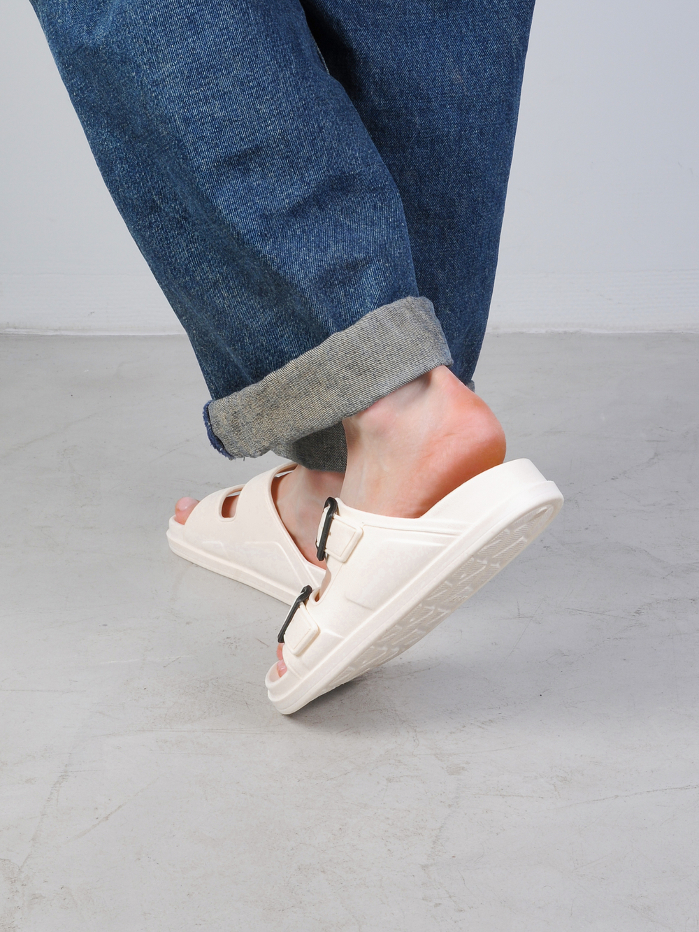 Сабо женские белые