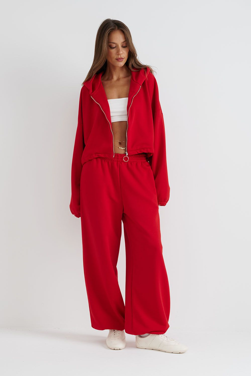 Укороченное худи на молнии красного цвета