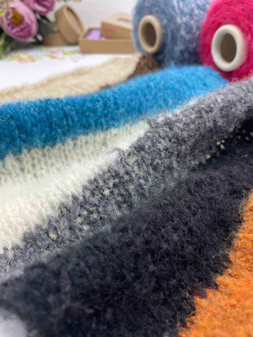 LAGOPOLANE 28% вспушенный меринос 42% полиамид 30% полиакрил