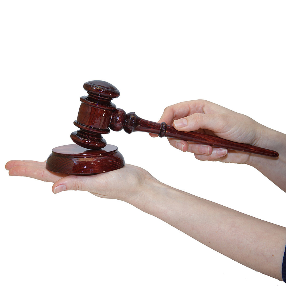 Деревянный молоток судьи (аукционный молоток) из древесины кедра. wg2