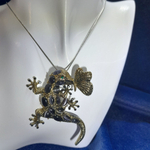 Брошь-кулон "Ящерица с бабочкой"