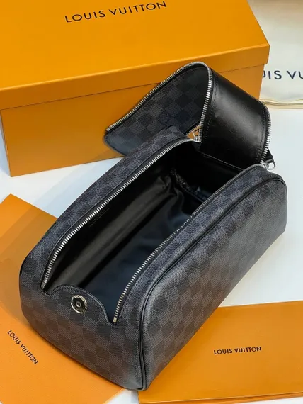Несессер Louis Vuitton Dopp Kit канва Damier Graphite
