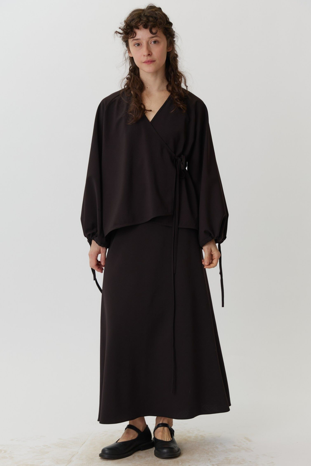 Блузка на запах из шоколадной шерсти