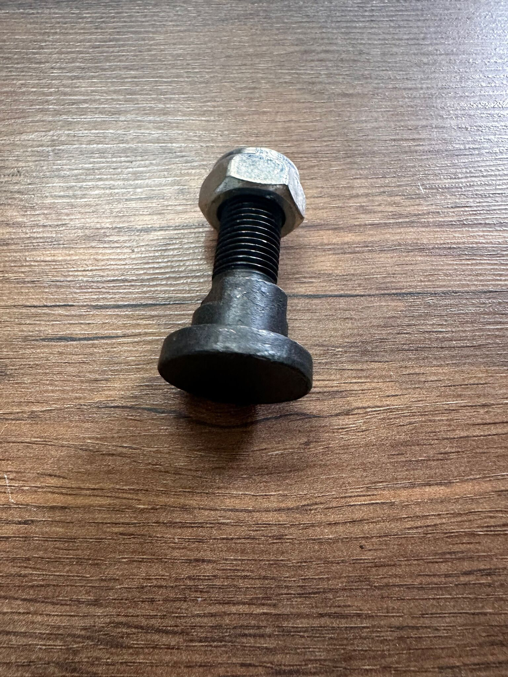 Болт крепления ножа ротора косилки КРН-2.1 с самоконтрящейся гайкой (КРН 03.614) М14Х1.5/2