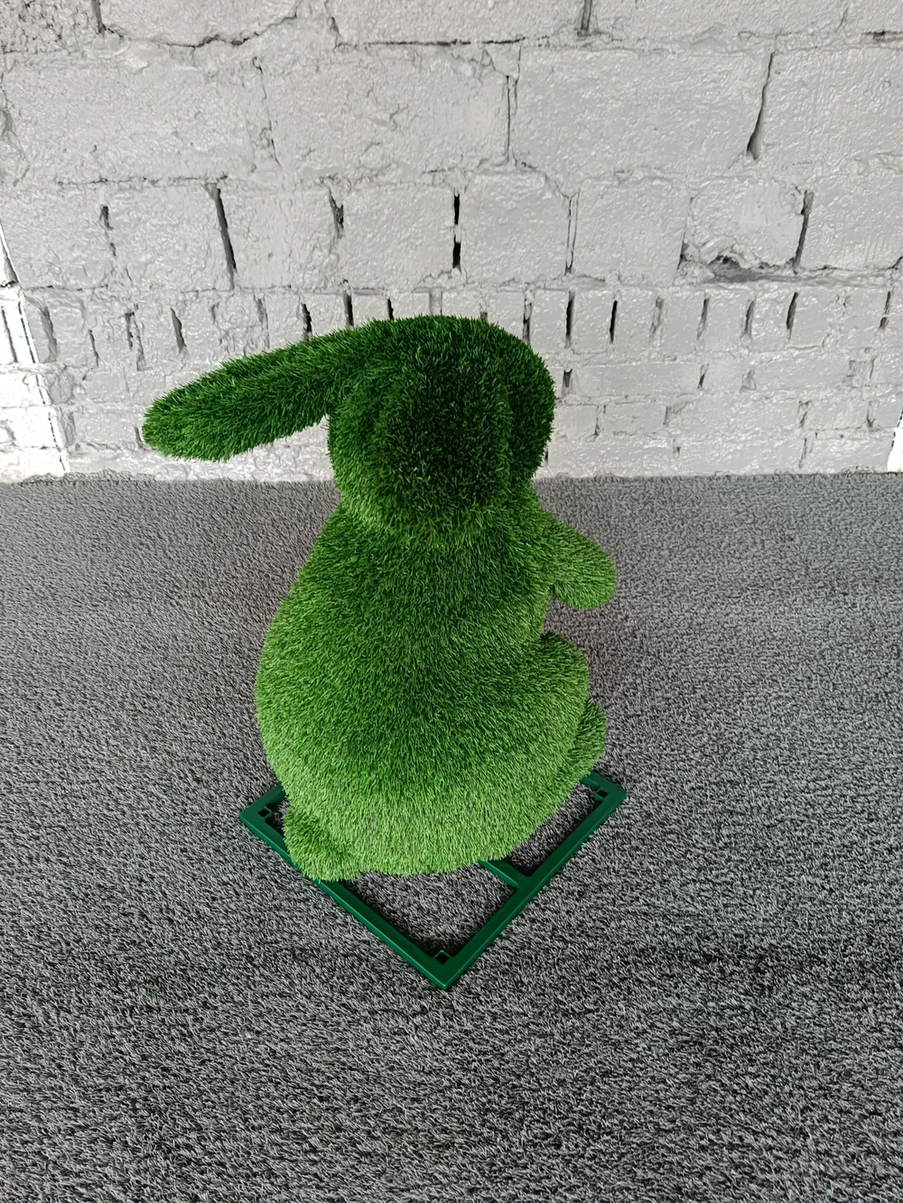 Зайчик стоячий на лапках