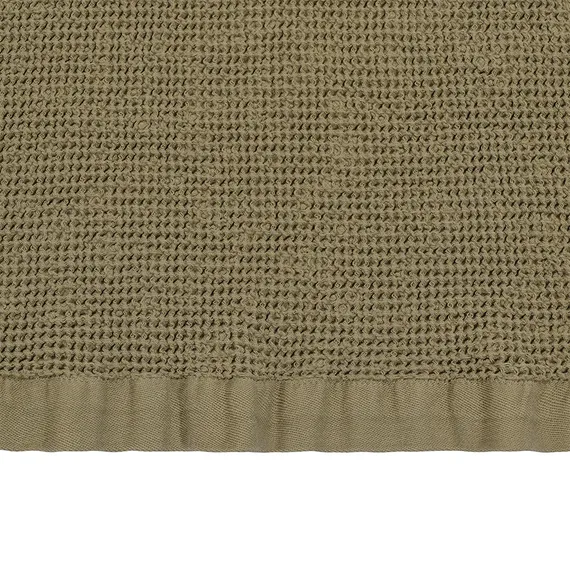 Полотенце банное из умягченной вафли цвета хаки из коллекции essential, 70x140 см