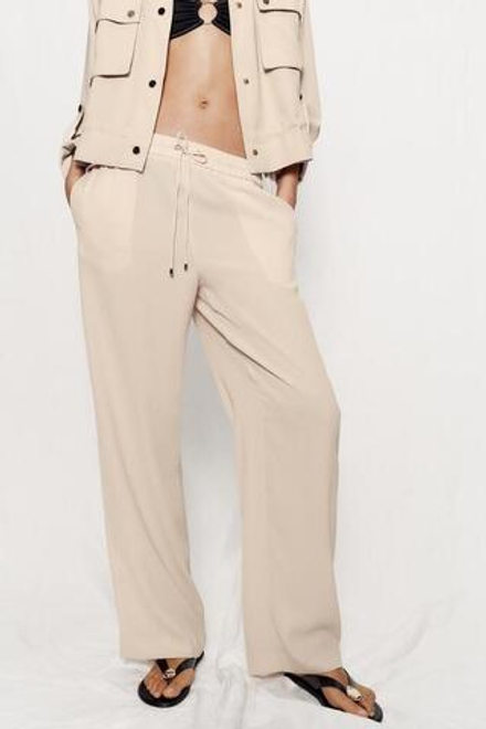 ZARA БРЮКИ ИЗ СТРУЯЩЕЙСЯ ТКАНИ С ЭЛАСТИЧНЫМ ПОЯСОМ, БЕЖЕВЫЙ