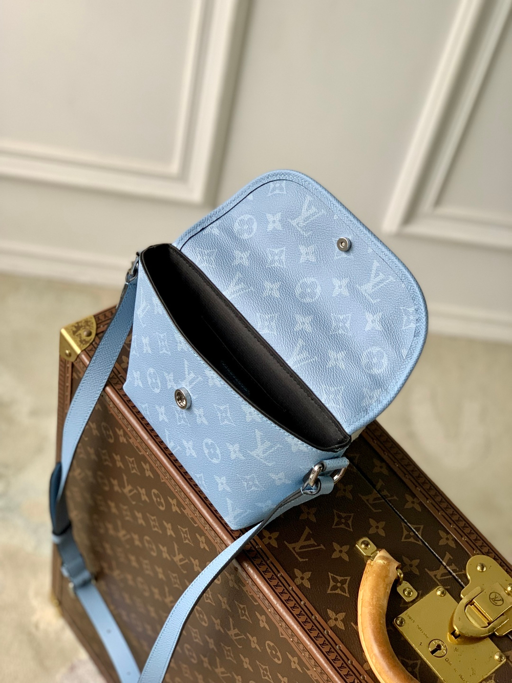 Louis Vuitton Pulse Wearable Wallet