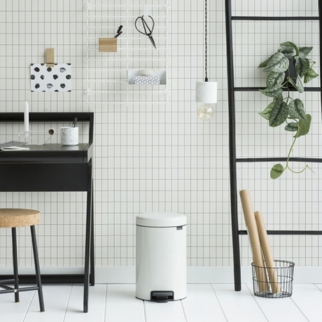 Ведро для мусора Brabantia NewIcon с металлическим внутреннем ведром белое 12л