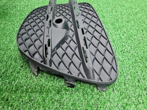 Решетка бампера правая Mercedes V w447 (14-нв) AMG