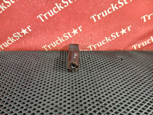 Кронштейн переднего амортизатора нижний левый 2022г.