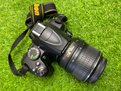 Nikon D3000 kit 18-55mm 3.5-5.6G VR 9.000 кадров