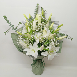 Ароматная лилия с гипсофилой