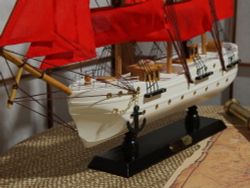 Meteor Lights Модель парусника Secret (Алые Паруса) 50 см