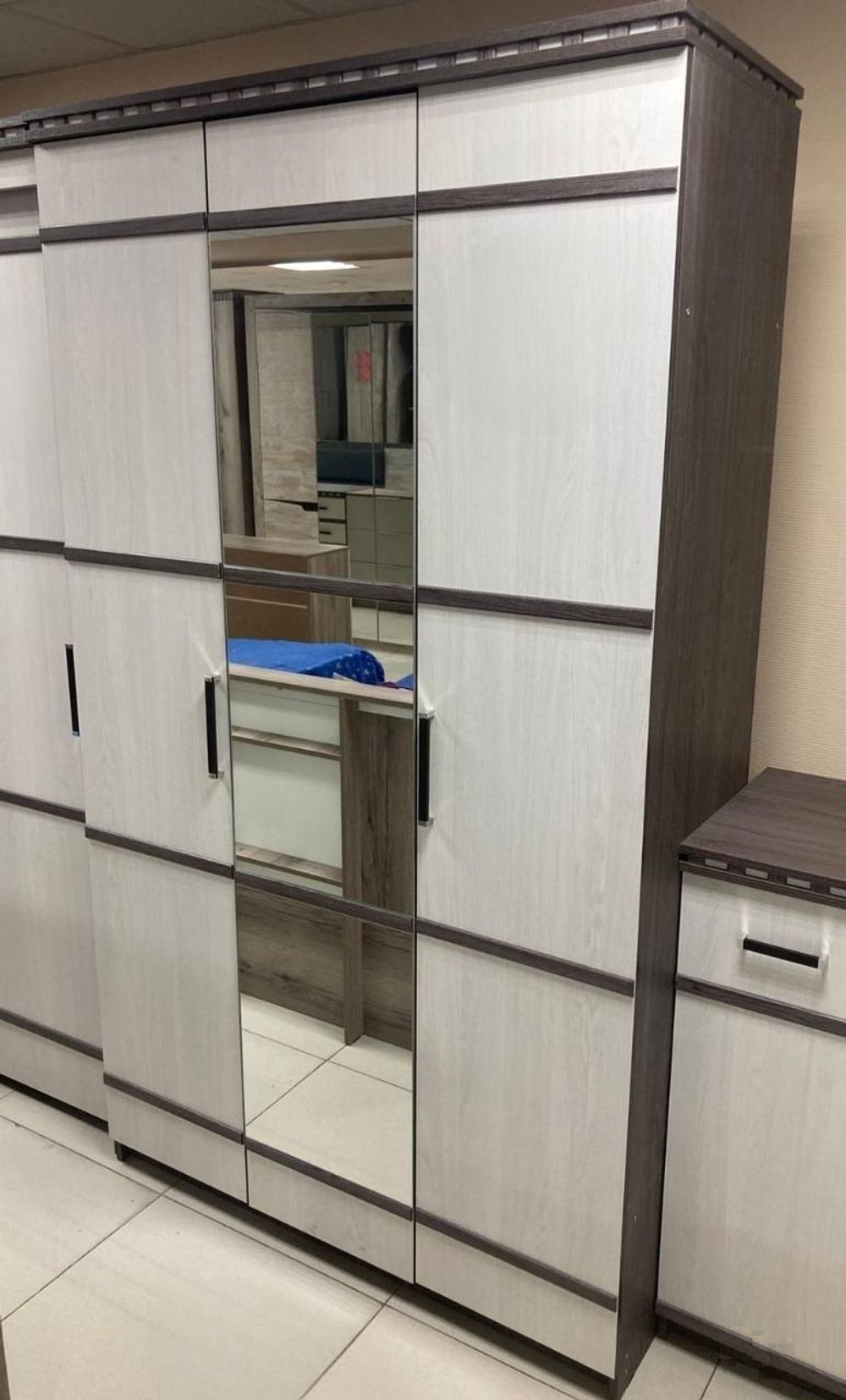 Шкаф 3-х створ. для белья и одежды Ольга-13 ЛДСП ясень анкор темн./ясень анкор св.