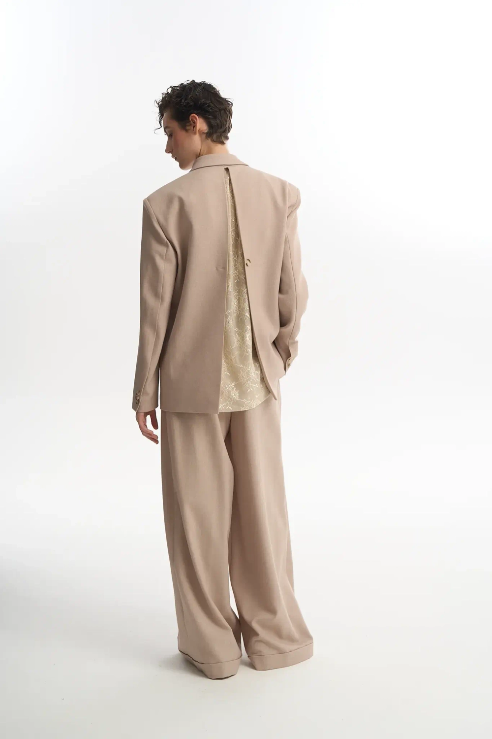 Двубортный жакет бежевый