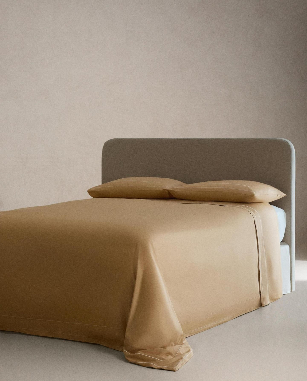 Zara Home - Атласная простыня с двойным декоративным подолом, бежевый, 160x280 см