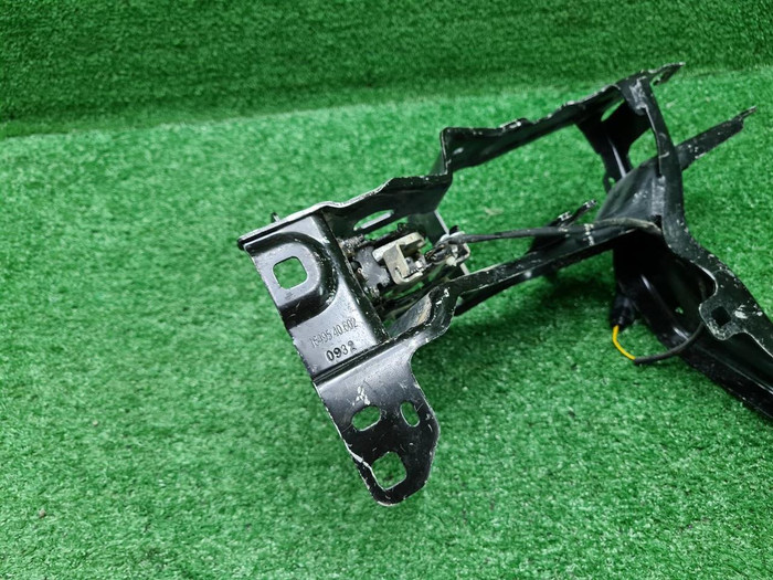 Кронштейн фары левый BMW X5 G05 (2018-н.в.)