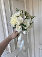 Свадебный букет из ромашки, диантусов, калл и одноголовых роз