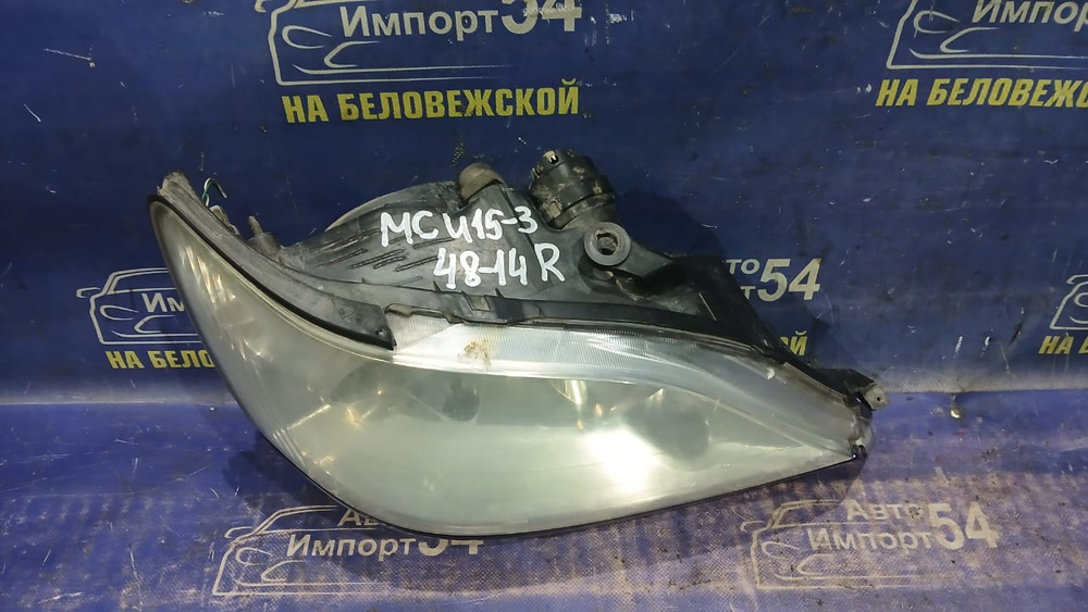 Фара передняя правая TOYOTA HARRIER 2000