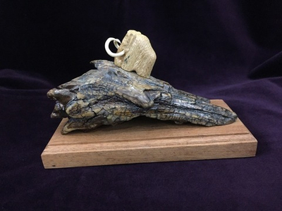 Мамонт на скале