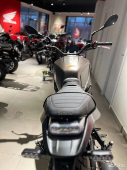 Benelli Leoncino 800