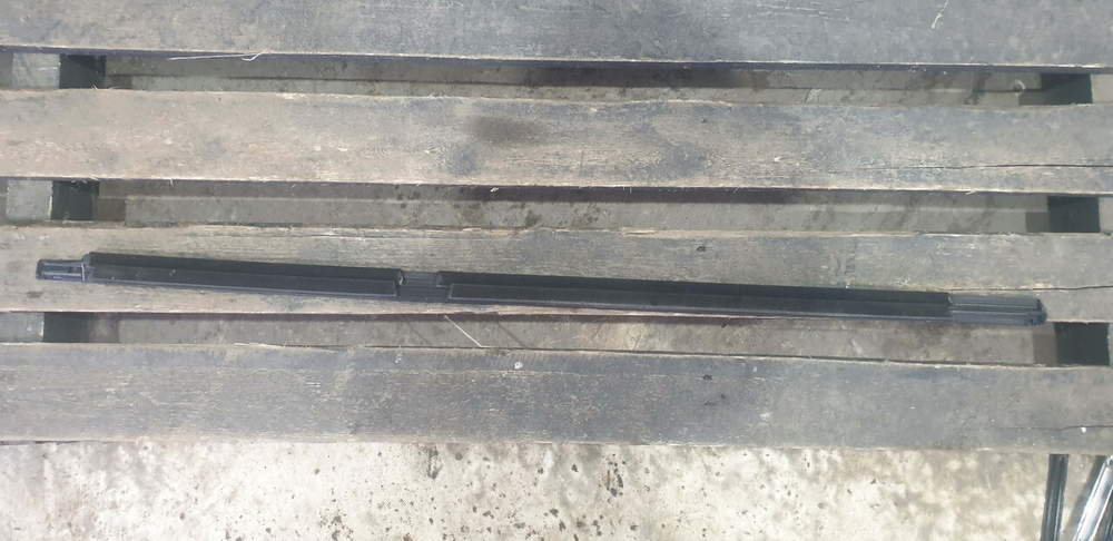 Молдинг двери задней левой Mercedes E (W213) 16-нв Б/У Оригинал A2137302305