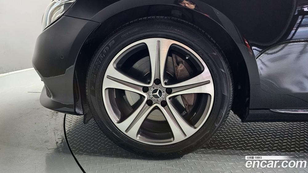 Mercedes-Benz E-Class W213 E300 Avangarde (09.2019)