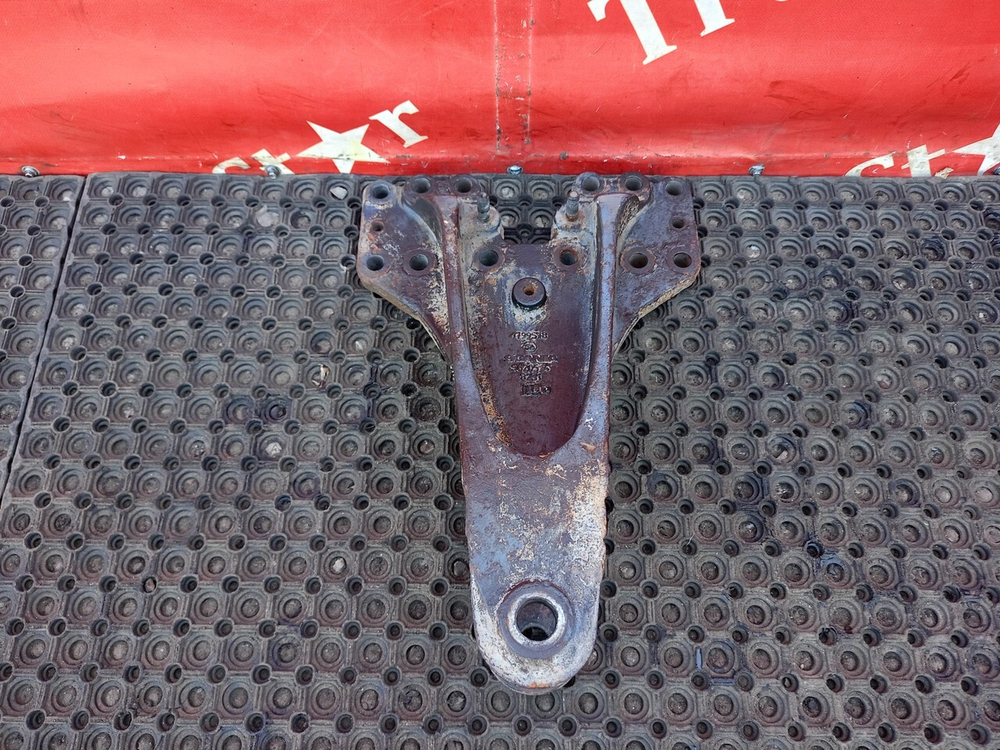 Кронштейн полурессоры задний