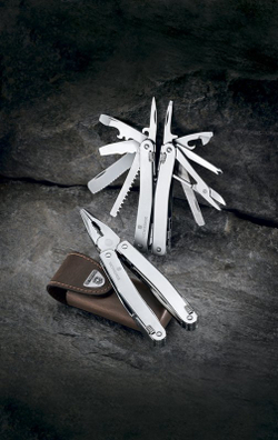 Швейцарский мультитул 26 функций VICTORINOX SwissTool Spirit XC 3.0227.L1 в кожаном чехле с вращающейся клипсой