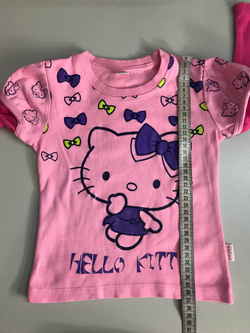 Футболка яркая с длинным рукавом и любимой Hello Kitty на 4-5 лет