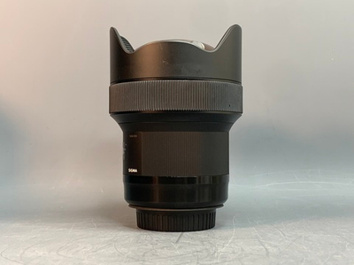 Sigma AF 14mm 1.8 DG HSM Art Canon едва заметная царапка