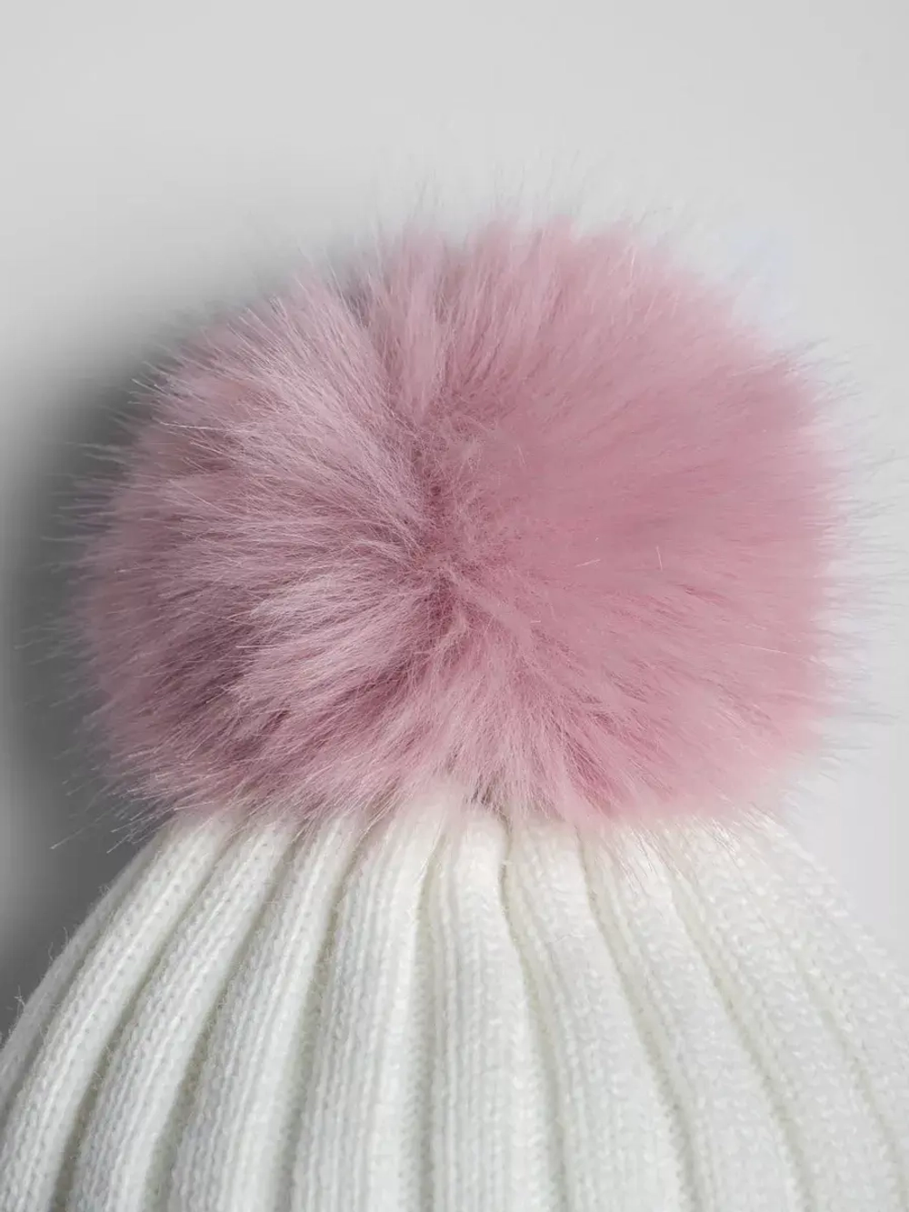 Шапка зимняя для девочки с помпоном и снуд