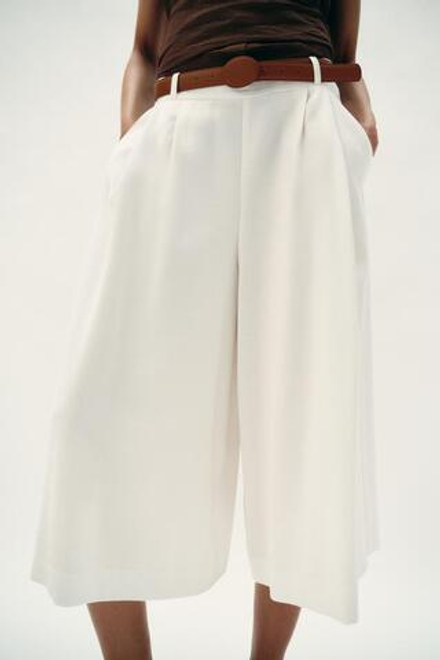 ZARA ДЛИННЫЕ БЕРМУДЫ С РЕМНЕМ, ЖЕЛТОВАТО-БЕЛЫЙ