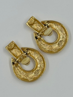 Клипсы с кремовой эмалью Givenchy