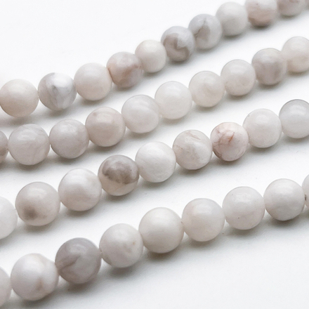 Агат "белый" бусины, диаметр около 6,4-6,6 мм, цена за 28-29 шт (1/2 нити)