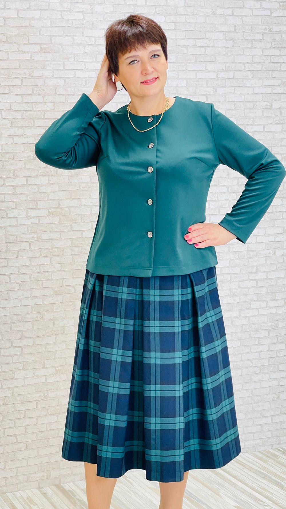 Костюм с кардиганом юбкой-миди в клеточку